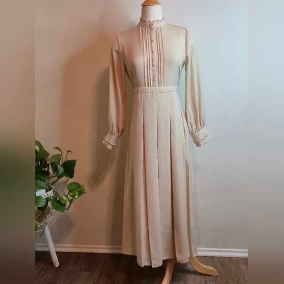 Chic Cream Long Sleeve Dress - Picture 1 of 9